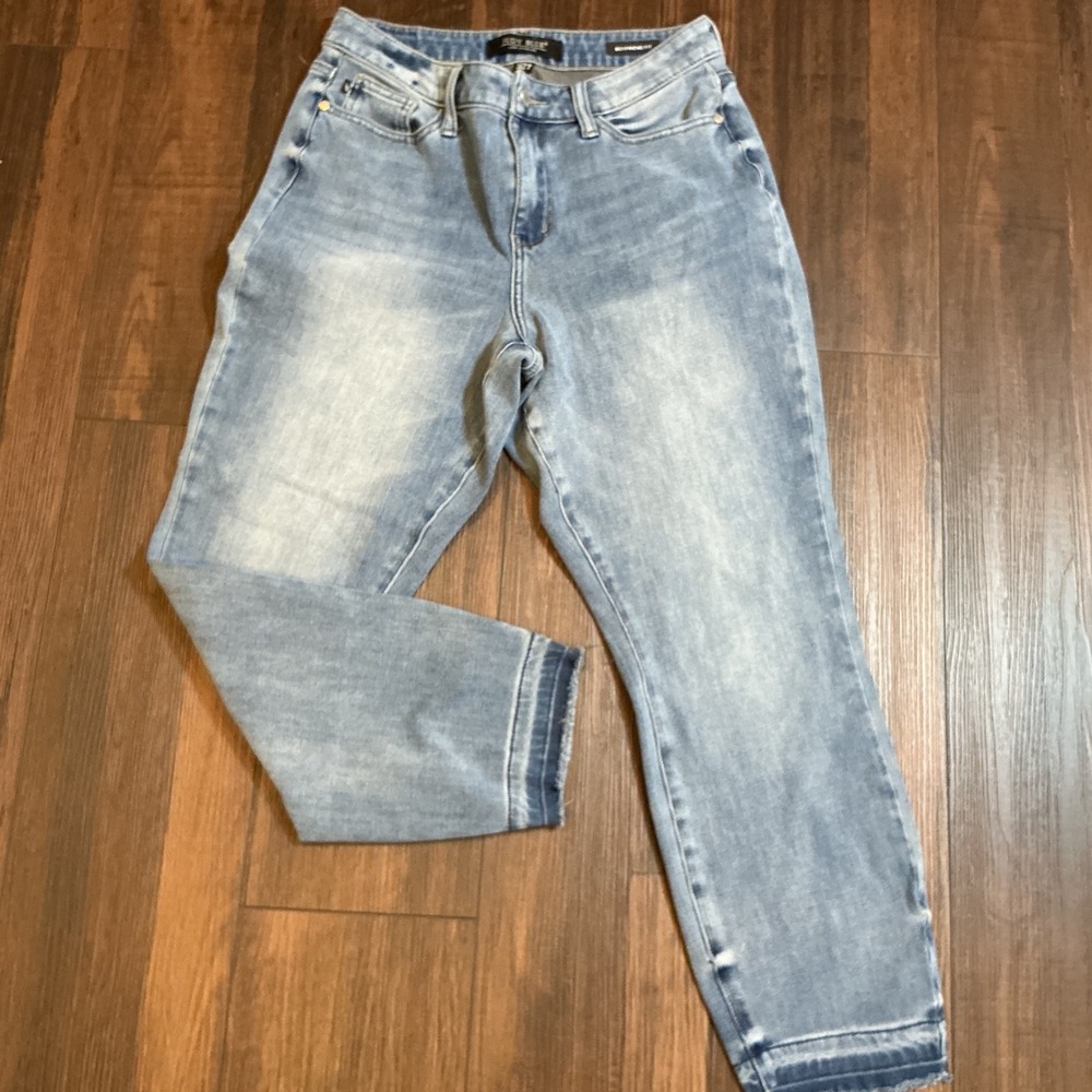 Judy Blue Distressed Boyfriend Jeans Light Wash Raw Hem Size 5/27 Relaxed Denim